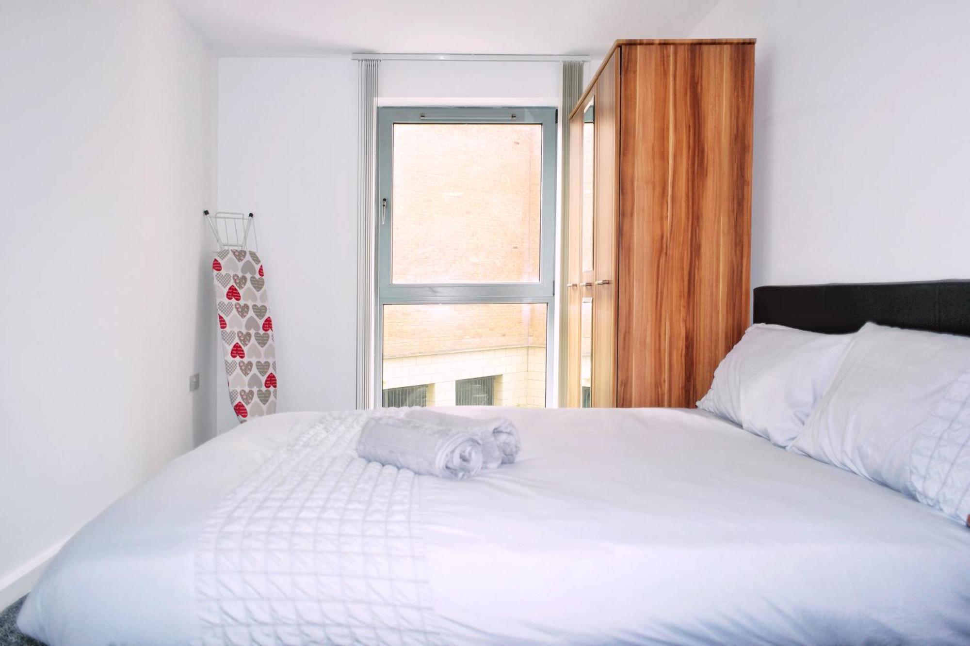2 Bed Ensuite With Balcony And Free Onsite Secure Parking Manchester Zewnętrze zdjęcie