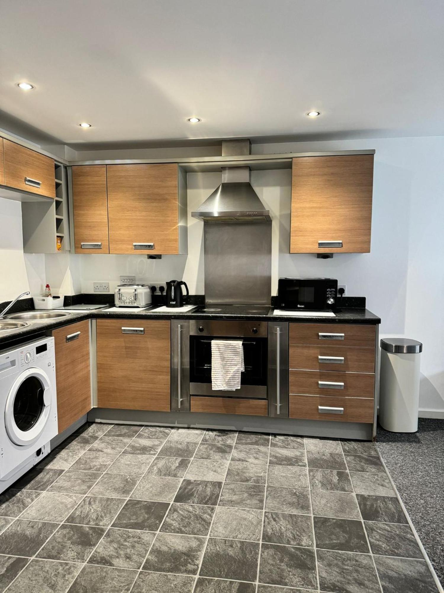 2 Bed Ensuite With Balcony And Free Onsite Secure Parking Manchester Zewnętrze zdjęcie